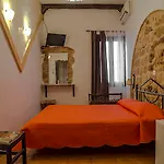 Casa De La Sera בית הארחה